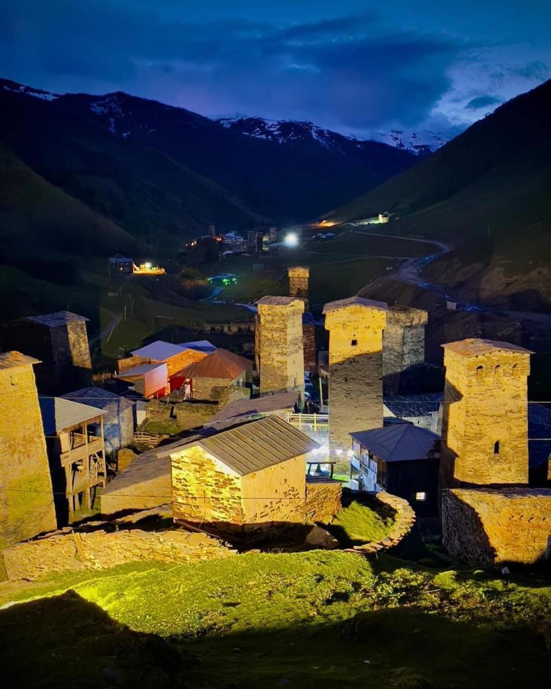 Guesthouse Luka Ushguli ภายนอก รูปภาพ