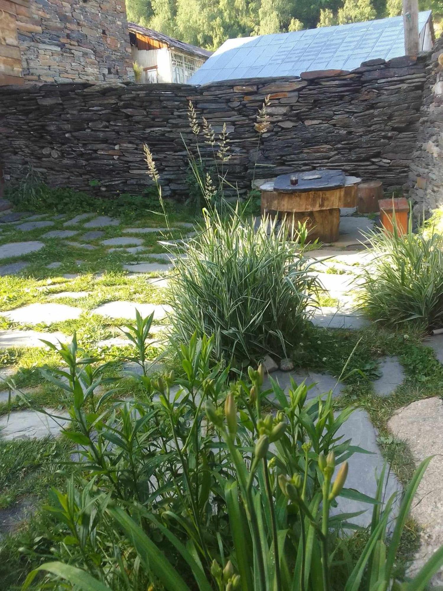 Guesthouse Luka Ushguli ภายนอก รูปภาพ