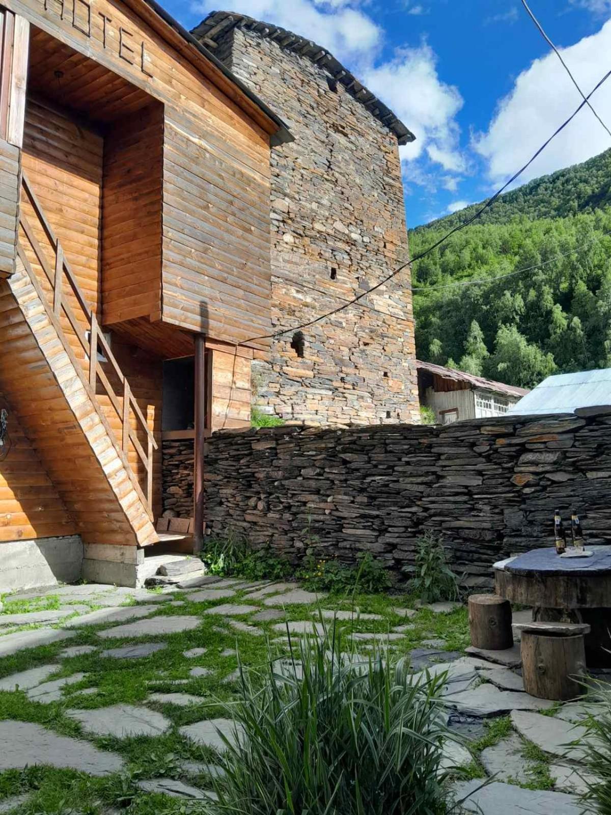 Guesthouse Luka Ushguli ภายนอก รูปภาพ
